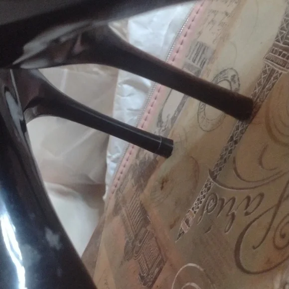 Brand new Black shiny red bottoms heels size 7.5 $45 - Picture 4 of 4